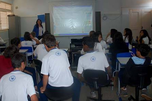 Professora comemora sucesso de blog criado para auxiliar aulas de Língua Inglesa