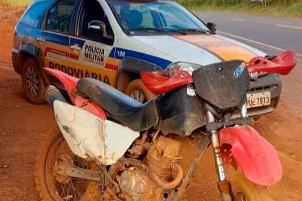 Jovem é flagrado em moto com vários sinais de adulteração e acaba preso em Patos de Minas