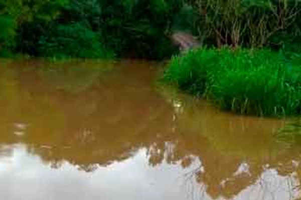 Coleta de lixo é interrompida em Patos de Minas, enquanto acesso ao Aterro permanece alagado