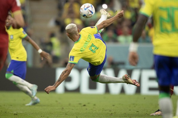 Gol de voleio de Richarlison é eleito o mais bonito da Copa do Catar