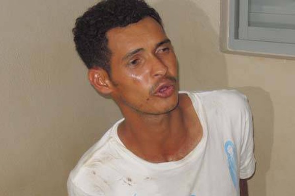 Homem invade casas, foge pulando muros, mas acaba preso pela PM