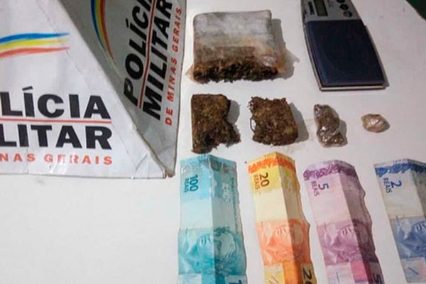 Jovens encontrados no meio do mato são presos com maconha, balança de precisão e dinheiro