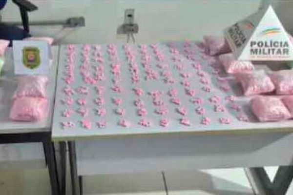 Jovem é preso com 26 mil comprimidos de ecstasy embarcando na rodoviária de Uberlândia