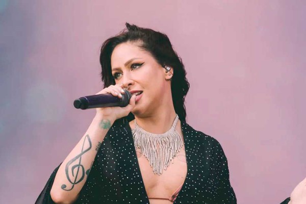 Show da turnê Admirável Chip Novo da cantora Pitty acontece amanhã em Patos de Minas