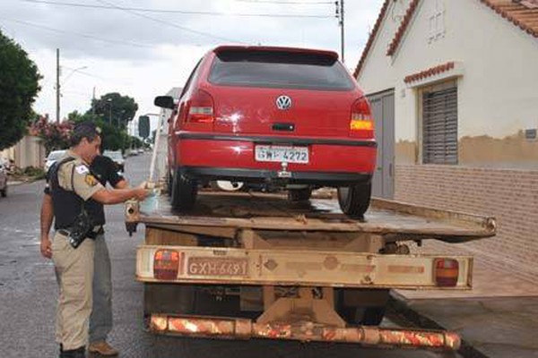 PM aborda veículo e leva envolvidos com o tráfico e homicídio para a delegacia