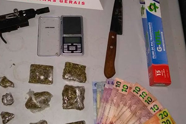 Garoto de 17 anos é flagrado levando sacola com drogas e garrucha de fabricação artesanal