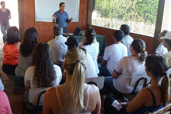 Adolescentes infratores do Creas vão participar de projeto de arborização de praças na cidade