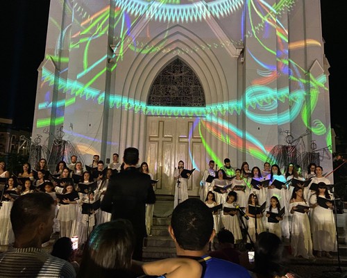 Concerto Renascer com projeção mapeada leva emoção na Catedral de Santo Antônio; veja