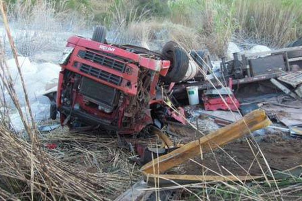 BR 365 coleciona acidentes e faz mais uma vítima faltal no final de semana