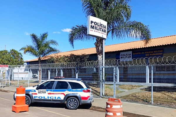 Homem é preso ao insistir em beijar mulher contra vontade dela em Rio Paranaíba