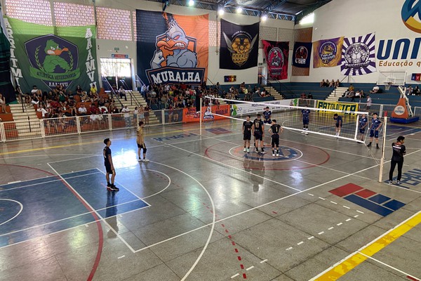Torcidas e atletas fazem a festa nas finais dos Jogos Universitários do Unipam, neste domingo