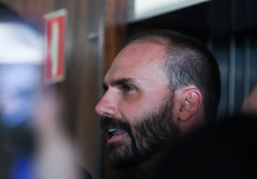 STF forma maioria para tornar Eduardo Bolsonaro réu no tarifaço