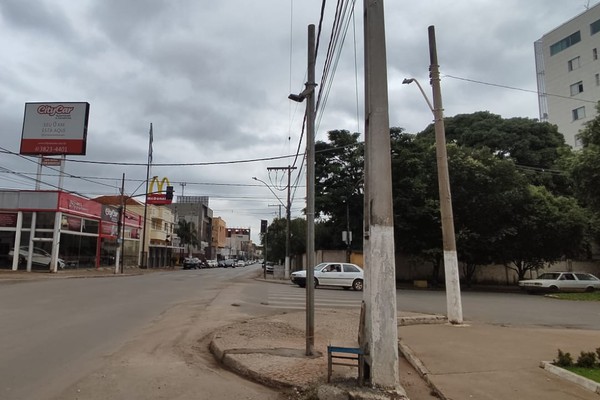 Radares que irão detectar avanço de sinal são instalados na Rua Major Gote