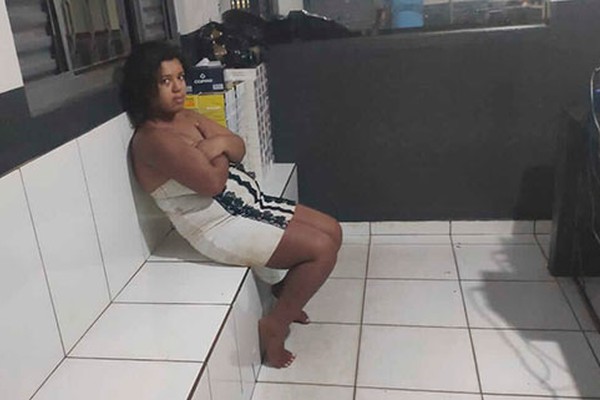 Jovem agride a mãe após ser repreendida por não ter arrumado a casa e acaba na delegacia