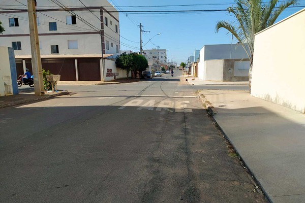 Moradores cobram melhor sinalização, iluminação e instalação de parquinho no Bairro Ipanema