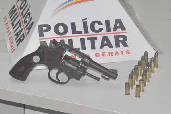 Dono de bar é preso por posse irregular de arma de fogo no Santa Terezinha