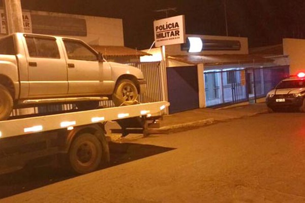 Caminhonete furtada em Patos de Minas é encontrada na zona rural de Carmo do Paranaíba