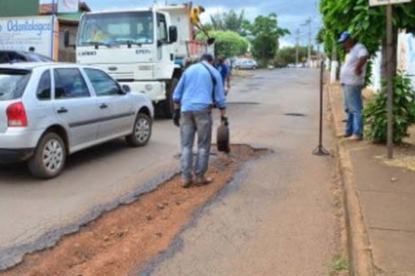 Prefeitura Municipal inicia tapa-buracos com massa asfáltica em Patos de Minas  