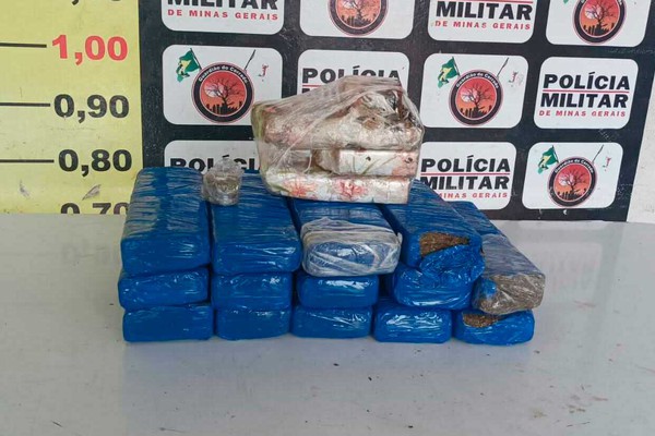 Denunciada pelos próprios pais, jovem é presa com 16 barras de maconha em Uberlândia