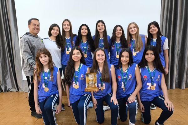 Equipe feminina de basquete do Colégio CNSG é campeã da etapa estadual do JEMG