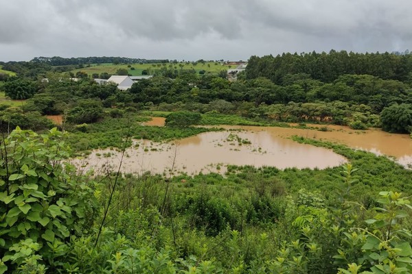 Rio Paranaíba sobe ainda mais e atinge 8,35m acima do nível normal em Patos de Minas