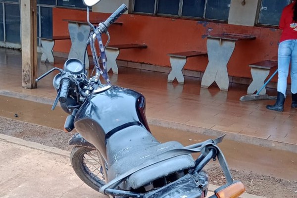 Homem de 53 anos é preso com moto sem placa e sem número do chassi na MG 410, em Presidente Olegário