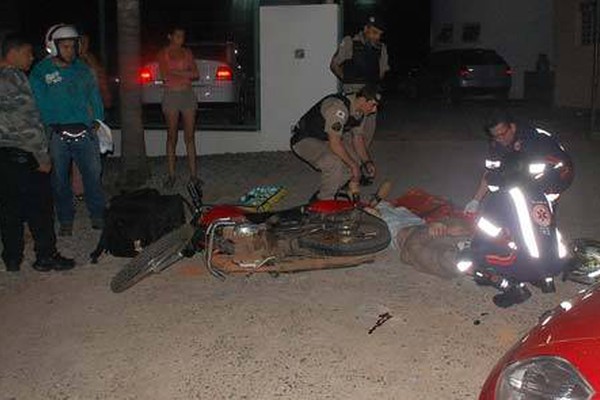 Motociclista fica ferido em acidente com carro na Avenida Fátima Porto