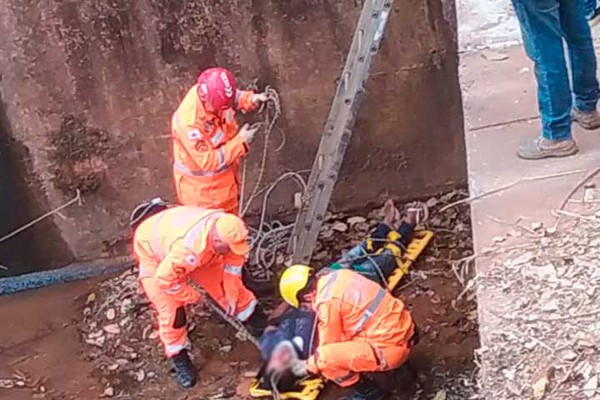 Homem com sintomas de embriaguez cai no Córrego do Monjolo e mobiliza bombeiros e Samu em Patos de Minas