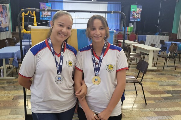 Alunas da Escola Estadual Santa Terezinha são campeãs de xadrez na Olimpíada Estudantil