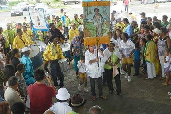 Ternos de Congado celebram Nossa Senhora do Rosário em Patos de Minas