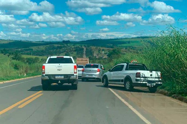 Polícia Militar Rodoviária recupera veículo roubado e prende um dos suspeitos em Presidente Olegário