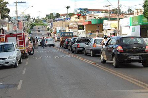 Princípio de incêndio assusta moradores e mobiliza Bombeiros no centro de Patos