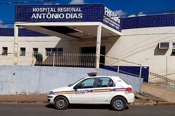 Motociclista tenta desviar de buraco, atropela garoto e foge sem prestar socorro em Patos de Minas