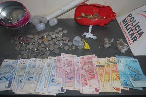 PM leva 7 pessoas, apreende drogas e acaba com boca de fumo no Centro