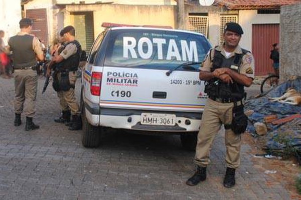 Ladrões invadem casa no bairro Caiçaras e levam cofre com dinheiro e joias