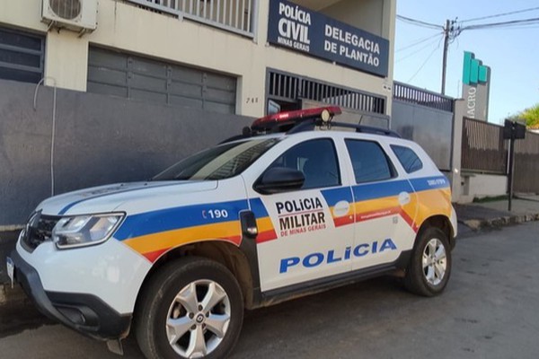 Homem aciona a polícia e diz que foi agredido e ameaçado com caco de vidro pelo namorado