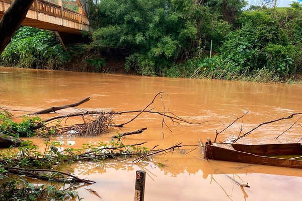 Nível do Rio Paranaíba sobe quase 1 metro em 24 horas e chega a 5,82 acima do normal