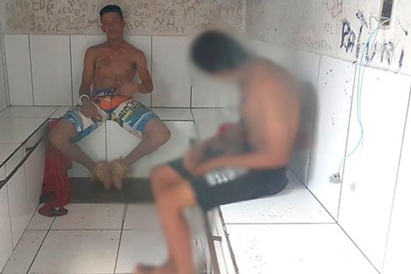 Dupla é capturada carregando TV que havia acabado de furtar em chácara em Patos de Minas