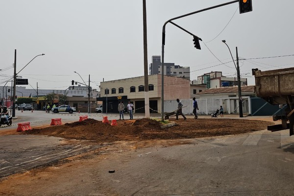 Prefeitura informa interdição de vias para construção de rotatória na avenida Paracatu; veja