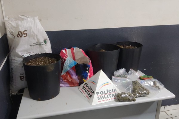 PM conduz comerciante e até advogado para delegacia após encontrar maconha em tabacaria no Centro