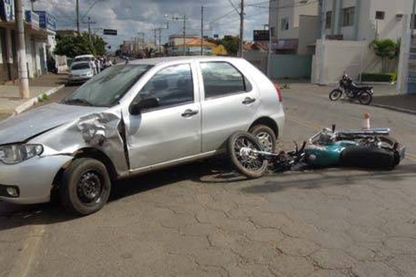 Manobra proibida provoca acidente deixando inabilitado gravemente ferido