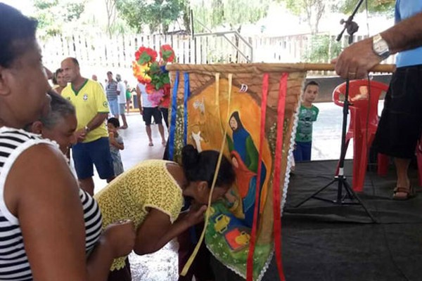 Moradores do Jardim Esperança promovem Folia de Reis com cavalgada e muita diversão