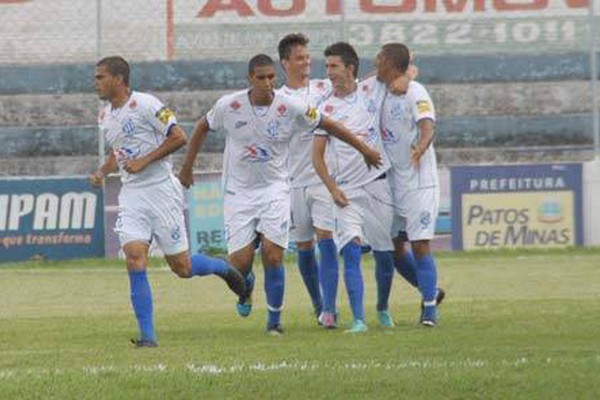 URT vence time de João Pinheiro por 3 a 1 em treino antes da folga de natal