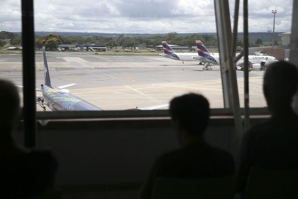 Greve dos aeronautas atrasa voos em Brasília, Porto Alegre e Fortaleza