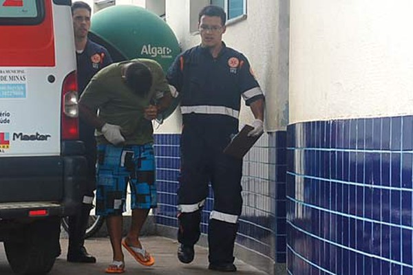 Atirador invade casa em Patos de Minas, abre fogo e jovem fica com bala alojada na mão