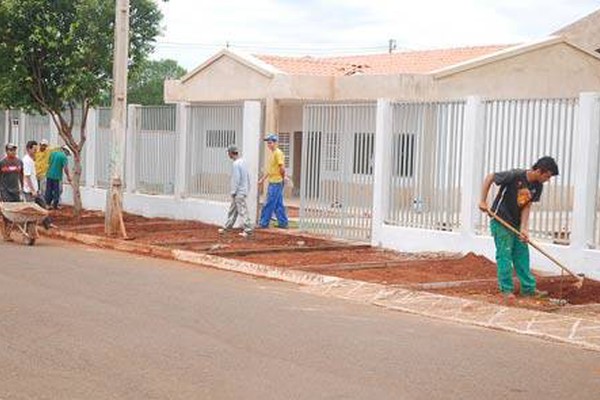 Diante da ameaça de rescisão de contrato, empreiteira retoma obras de creche