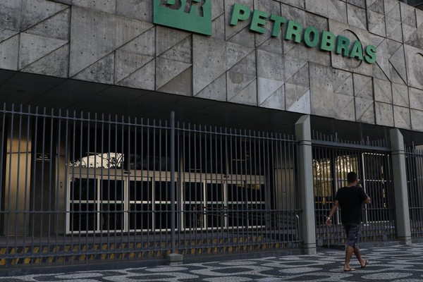 Governo pede suspensão da venda de ativos da Petrobras por 90 dias