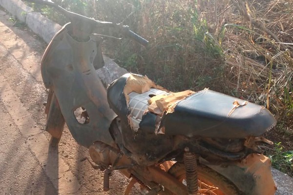 Adolescente é apreendido depois de ser flagrado em moto sem placa e com chassi raspado na BR354