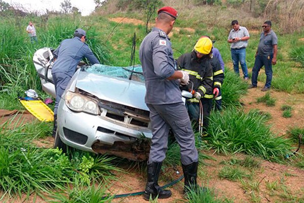 Após capotamento, duas mulheres morrem e outra fica ferida em grave acidente na BR365  