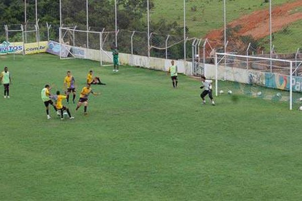 Mamoré realiza coletivo no Estádio Bernardo Rubinger de Queiroz hoje à noite